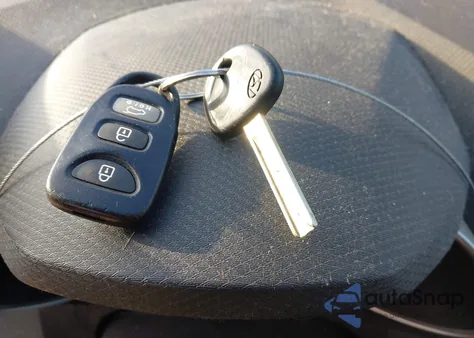 2012 Hyundai Veloster Base W/Black from USA, damaged, VIN KMHTC6AD2CU044065